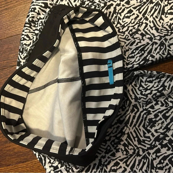 Lululemon Pace Pusher Crop blk/white xs EUC - Picture 6 of 7